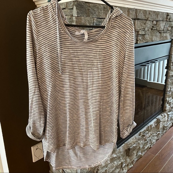 2 dye 4 hoody shirt with 3/4 sleeve - Picture 1 of 2